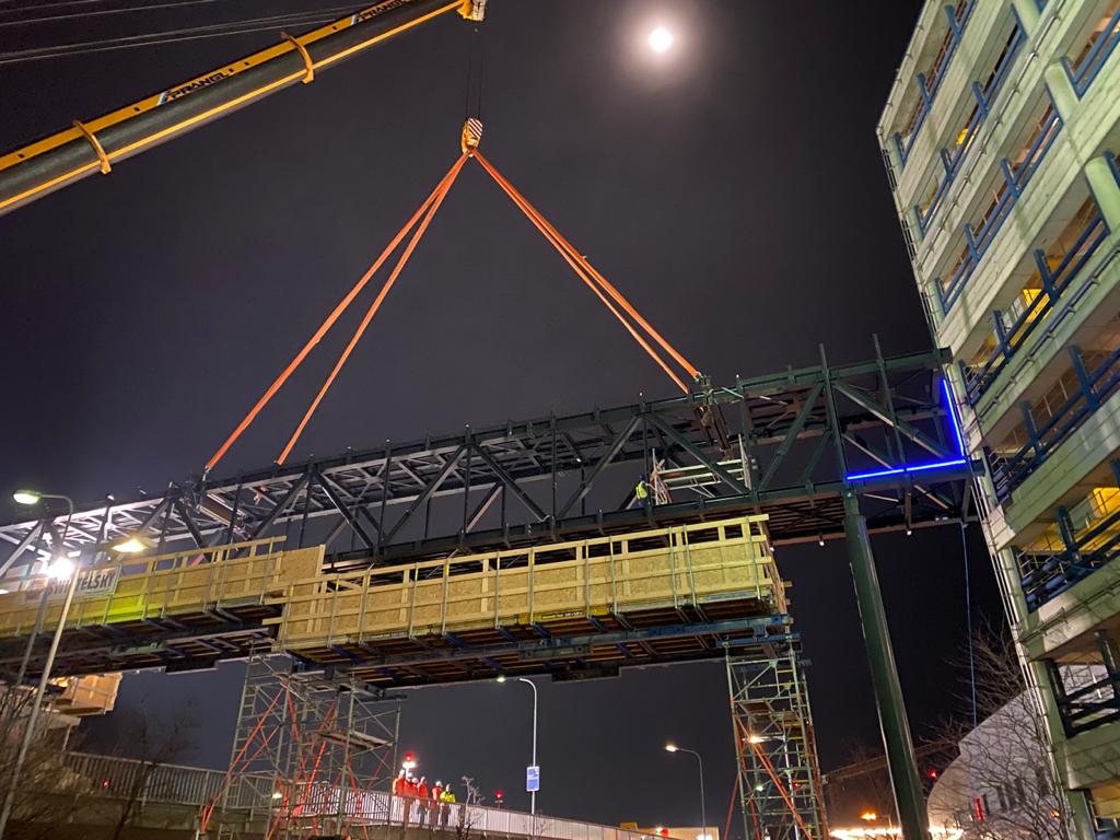 7_Vienna-Airport-bridge.jpg