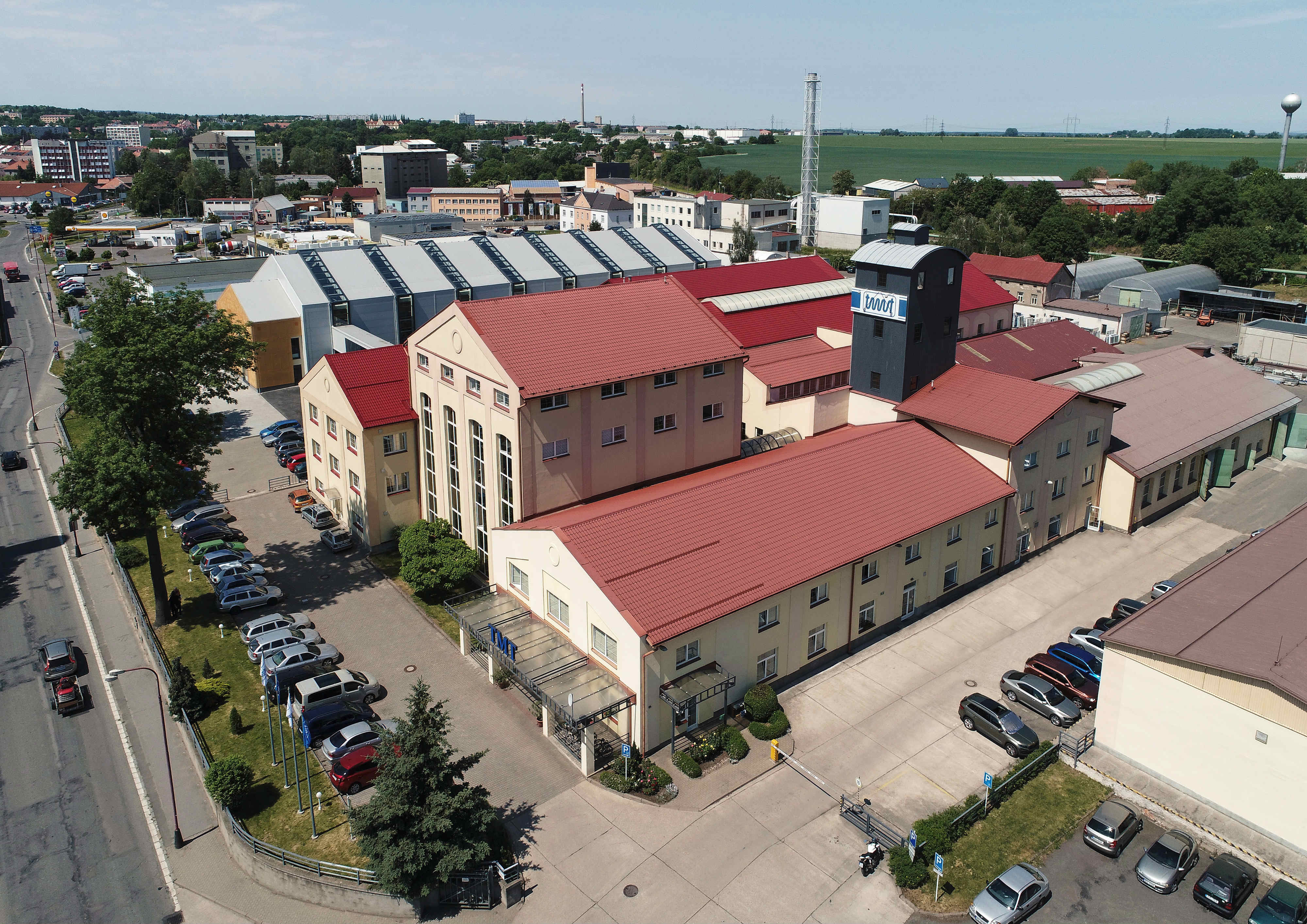 TMT_Gebaude_mit_Halle.jpg