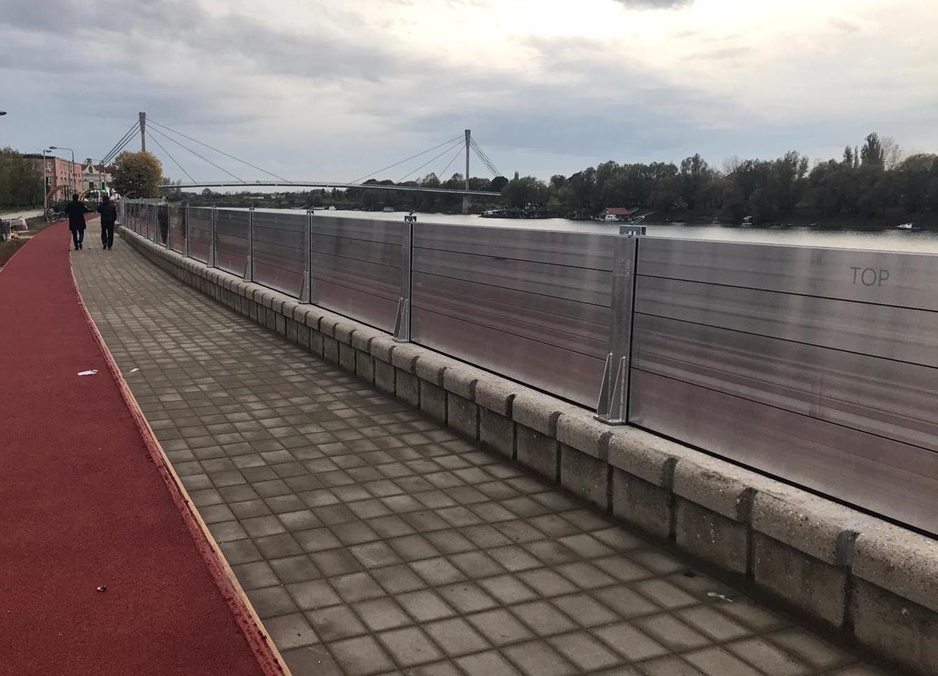 INOVA-aluminum-linear-flood-barrier.jpg